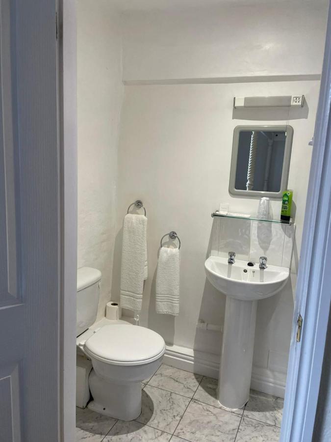 Courtyard Rooms 布里奇诺斯 外观 照片